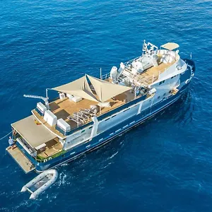 https://luxury-boat-hotel-barcelona.catalonia-hotels.com